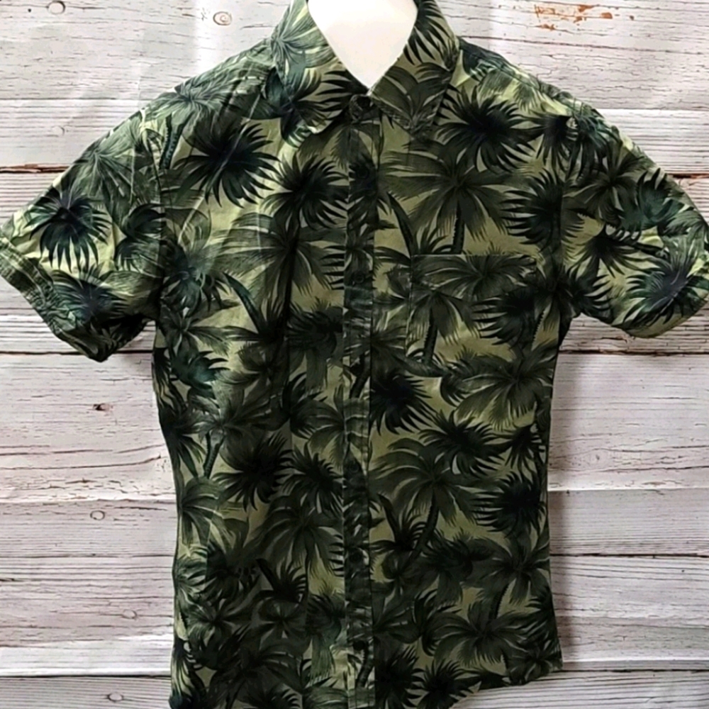 Broken Threads Summer Palm Tree Button Down